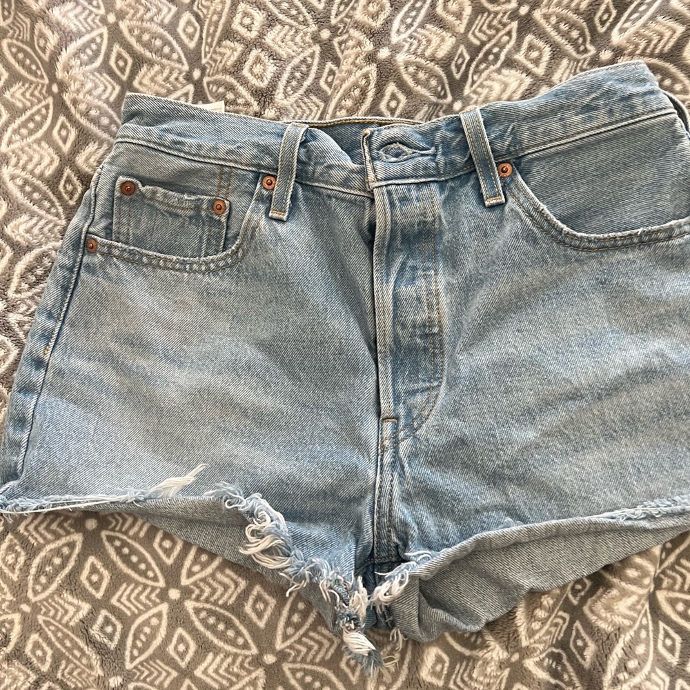Levi 501 shorts - size w29 - like new